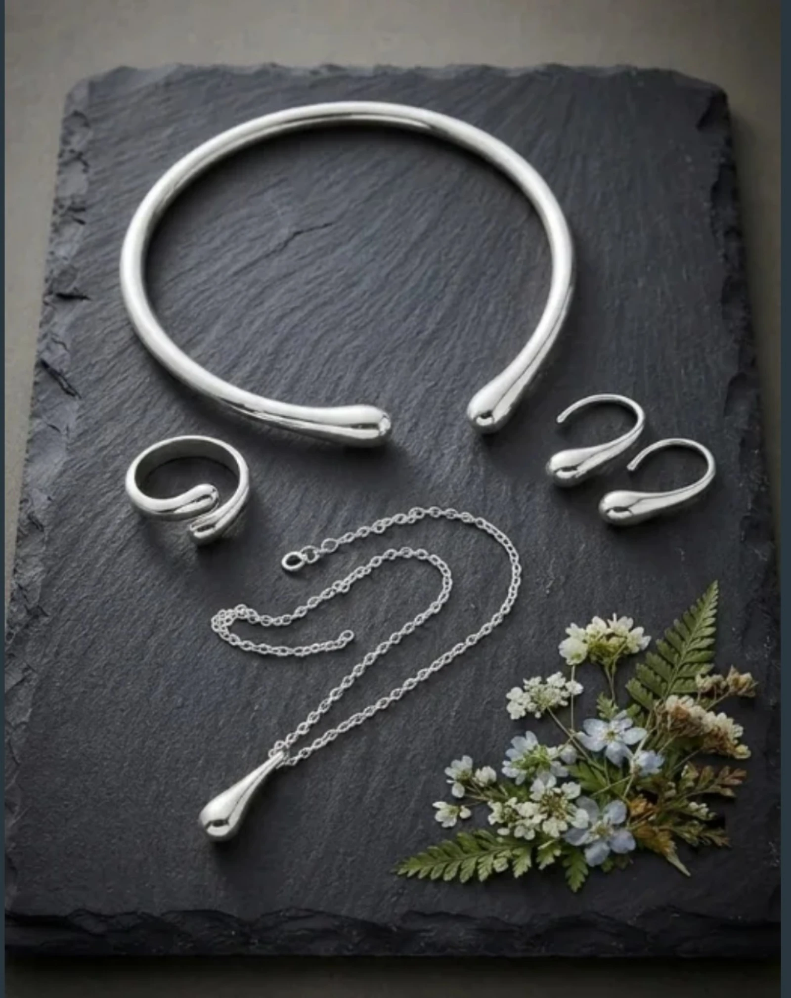 Conjunto joyería diseño gota de agua